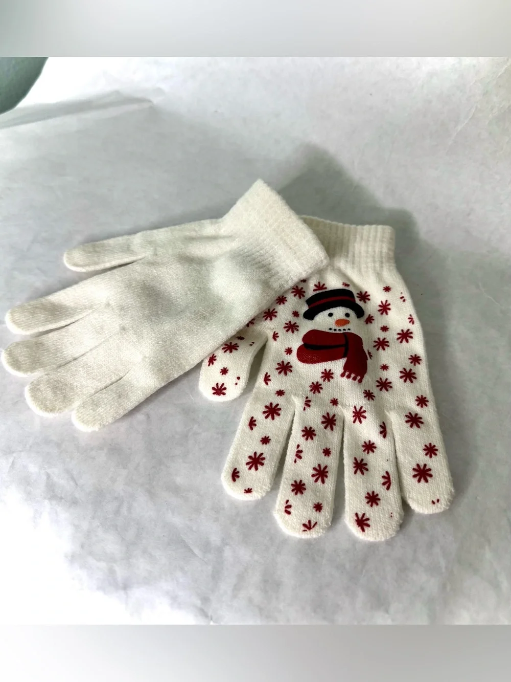 Red & Cream Frosty Sweater Gloves
